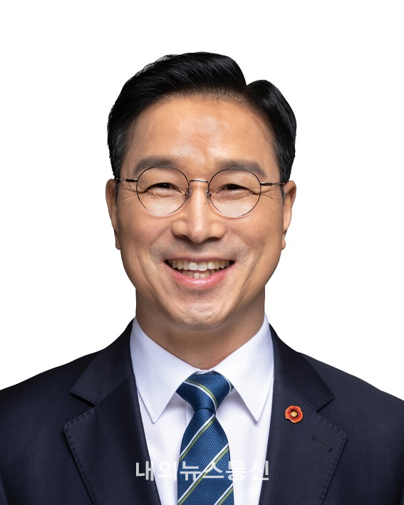 더불어민주당 위성곤 국회의원(제주 서귀포시)은 오는 24일 오후 4시, 서귀포시 난대아열대산림연구소에서 ‘제1차 제주바이오헬스포럼 정책간담회’(이하 간담회)를 제주바이오헬스포럼(대표 김창숙 제주대 교수)과 공동 개최한다고 밝혔다./사진제공=위성곤의원실