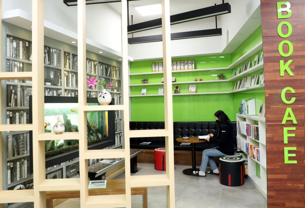 밀양시청 민원지적과 내 북카페(BOOK CAFE)(사진제공=밀양시청)