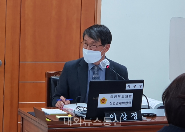 지난 1월 21일 충북도의회 산업경제위원회의 농정국 업무보고에 참여하고 있는 이상정 도의원