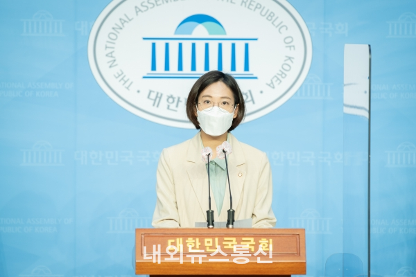 정의당 장혜영 의원은 지난 25일 ‘스토킹범죄 처벌 등에 관한 특례법안’을 발의했다./사진제공=장혜영의원실