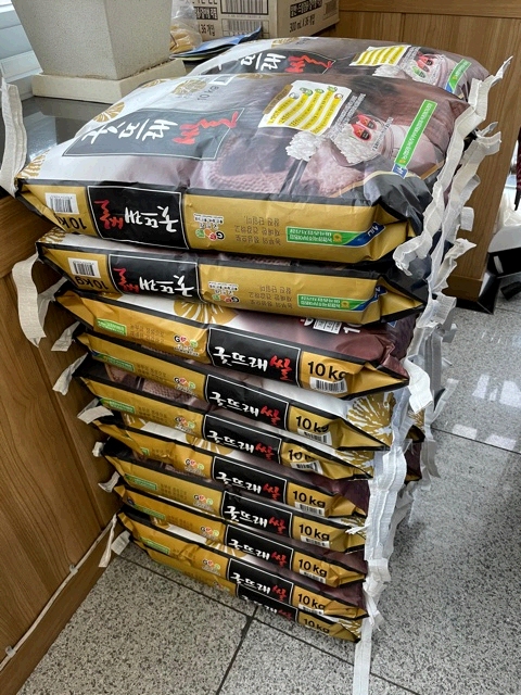 ▲인천 계양구 효성1동 행정복지센터는 익명의 기부자가 백미 10kg 20포를 기탁했다고 밝혔다.(사진제공 = 인천시 계양구청)