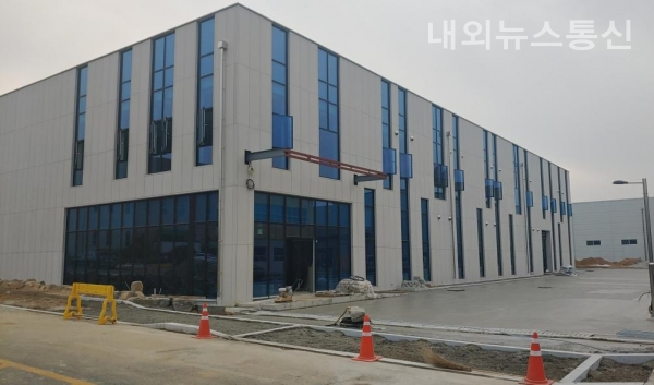 탄소복합재 신뢰성 평가센터내에 둥지를 튼 한국탄소산업진흥원.(사진 전북도)