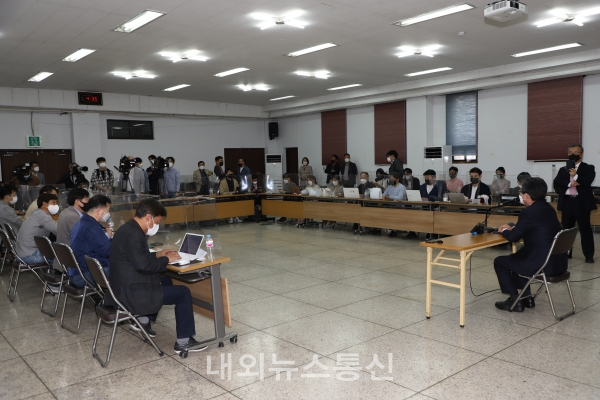 ▲ 30일 국민의힘 대구시당 회의실에서 열린 유승민 전 의원이 개최한 대구지역 기자간담회 모습 ( 사진 = 한유정 기자)