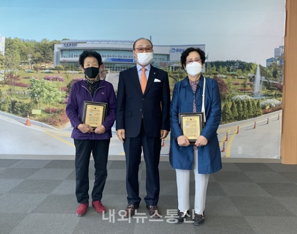 노인회분회, 월례회의·환경정화 활동 펼쳐 < 충북 < 전국 < 기사본문 - 내외뉴스통신 음성군 금왕읍 노인회분회, 월례회의·환경정화 활동 펼쳐