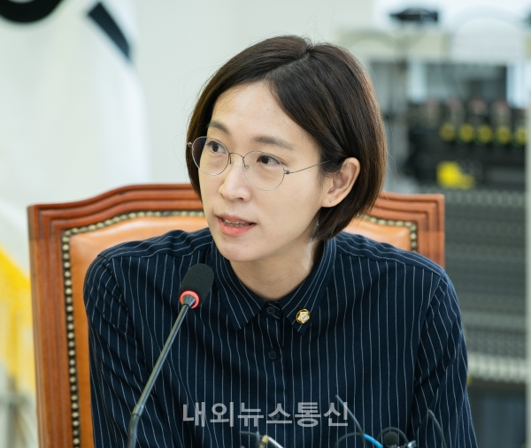 장혜영 정의당 의원은 5·18 광주 민주화운동 41주년을 맞아“부당하고 잔혹한 국가폭력에 맞서 민주주의를 외치다 죽어간 시민들을 추모한다”고 밝혔다./사진제공=장혜영 의원실