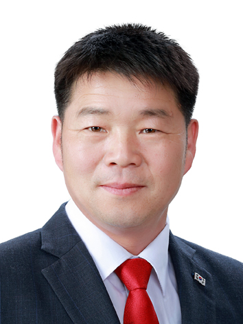 결의안을 대표 발의한 박영일 의원(사진제공=밀양시의회)