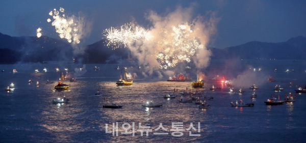 통영 한산대첩축제 하이라이트 '학익진' 재현