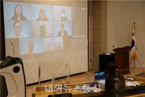 참가자들이 온라인상에서 주제에 대해 논의·토론하는 모습 [사진제공=APEC 기후센터]