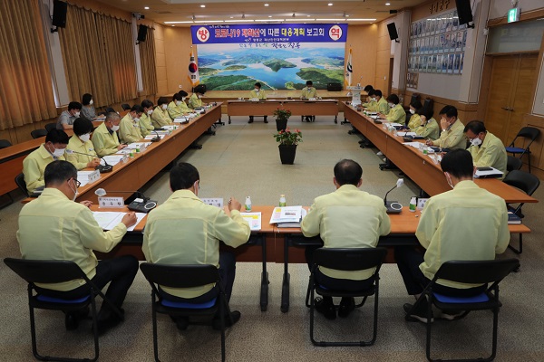 ▲장흥군은 코로나19 재확산에 따른 대응계획 긴급 보고회를 개최했다.(사진제공=장흥군)