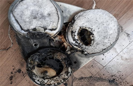 ▲주택소유자가 가정용소화기로 로봇청소기에서 발생한 화재를 진압했다(사진=수성소방서)