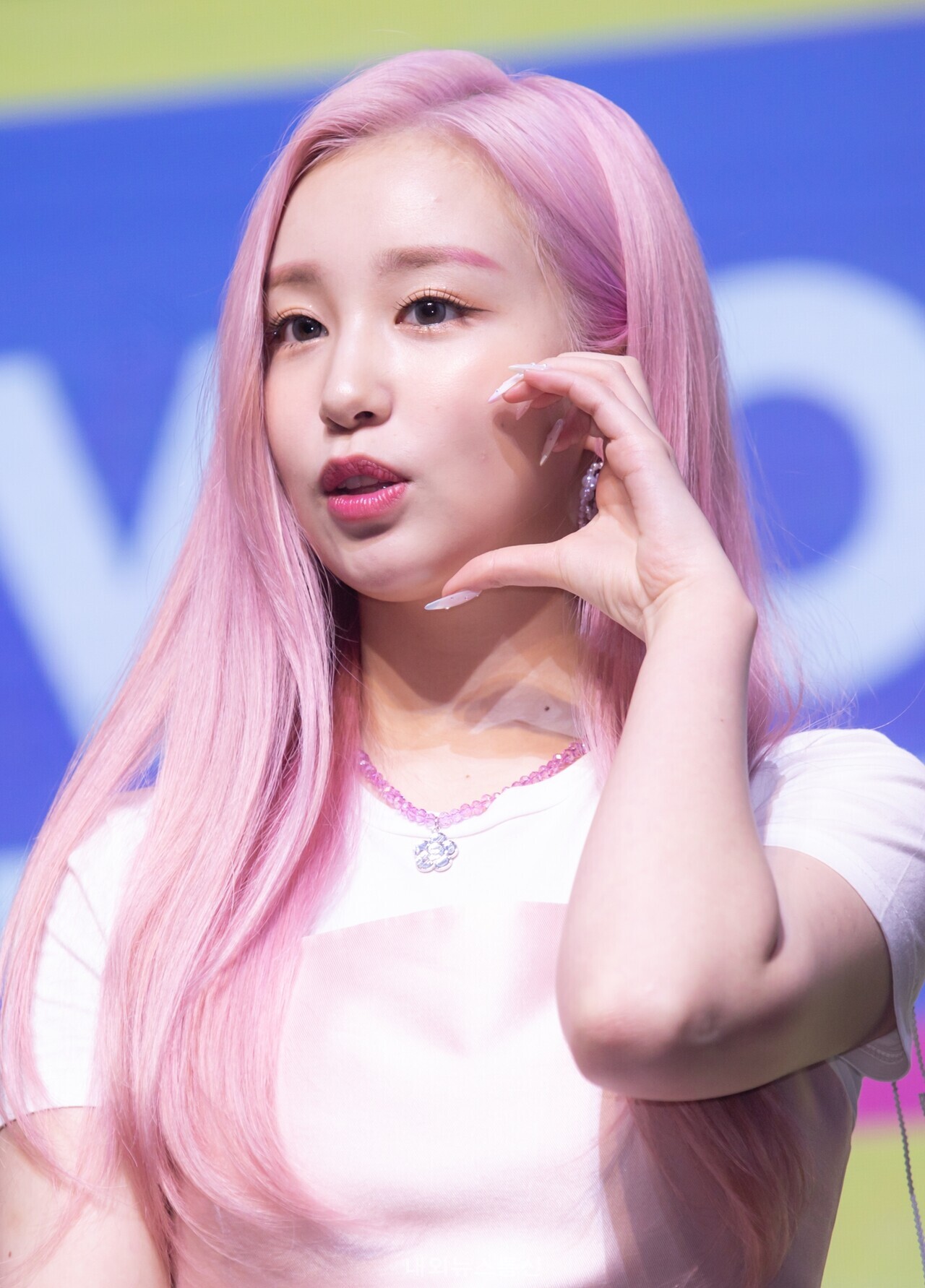 [포토] 우아(woo!ah!) 소라 러블리 하트 < 연예 < 연예·스포츠 < 기사본문 - 내외뉴스통신 [포토] 우아(woo!ah!) 소라 러블리 하트