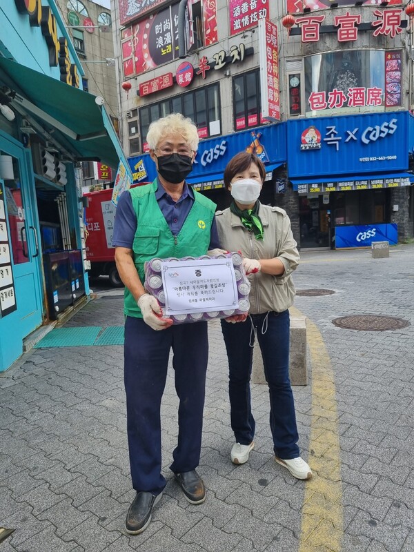 [영상] 심곡1동 새마을지도자 협의회, 도심속 작은꽂길 조성사업 실시 < 내외뉴스통신TV < 기사본문 - 내외뉴스통신 [영상] 심곡1동 새마을지도자... 