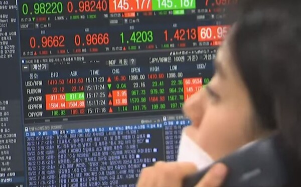 서울 외환시장에서 28일 원·달러 환율은 전 거래일(1421.5원)보다 18.4원 오른 1439.9원에 마감했다. (사진=유튜브 캡처)