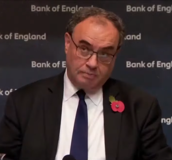 앤드루 베일리 잉글랜드은행 총재가 '자이언트스텝' 단행을 발표하고 있다(출처 : JTBC 유튜브 화면 캡처)