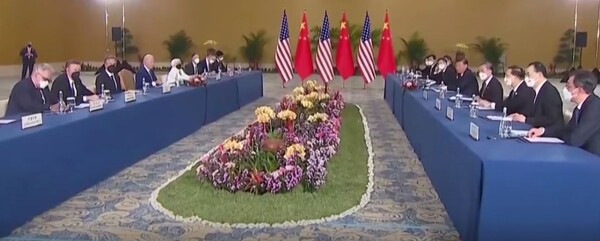 조 바이든 미국 대통령과 시진핑 중국 국가주석이 14일 인도네시아 발리에서 첫 대면 정상회담을 진행했다. (사진=YTN뉴스 캡처)