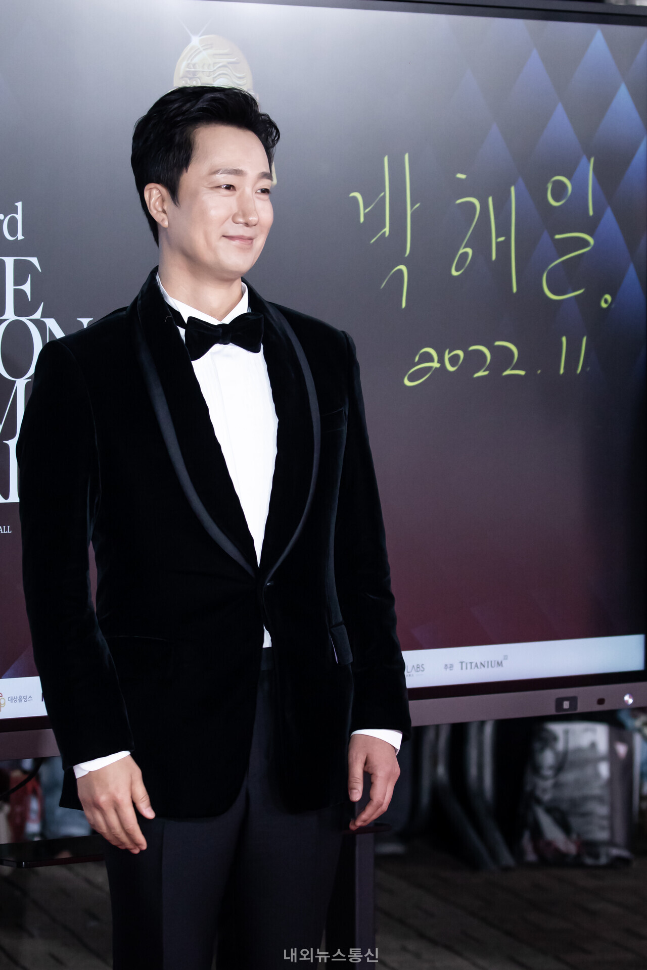 [포토] 박해일 정직한 싸인 < 연예 < 연예·스포츠 < 기사본문 - 내외뉴스통신 [포토] 박해일 정직한 싸인
