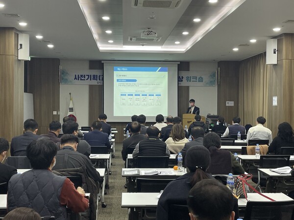 경북교육청이 지난 25일 김천혁신도시에서‘Pride를 지닌 경북형 그린스마트스쿨 조성’이라는 주제로‘그린스마트스쿨 현장지원단 사전 기획 워크숍’을 실시했다.(사진=경북교육청)