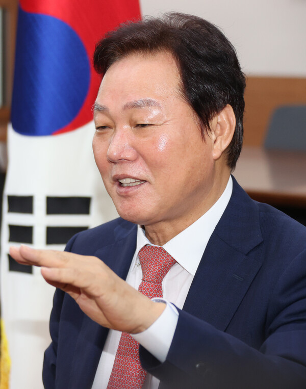 [릴레이 인터뷰①] 박완수 경남 도지사를 만나다 < 인터뷰 < 사람·동정 < 기사본문 - 내외뉴스통신 [릴레이 인터뷰①] 박완수 경남 도지사를 만나다