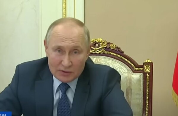 우크라이나에 핵무기 보복을 암시한 러시아 블라디미르 푸틴 대통령. (유튜브 영상)
