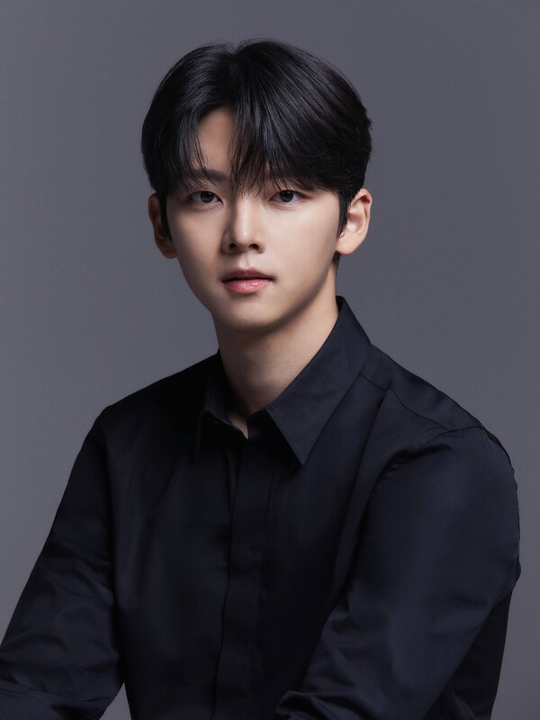 박도하, 첫 공식 프로필 공개 < 연예 < 연예·스포츠 < 기사본문 - 내외뉴스통신 박도하, 첫 공식 프로필 공개