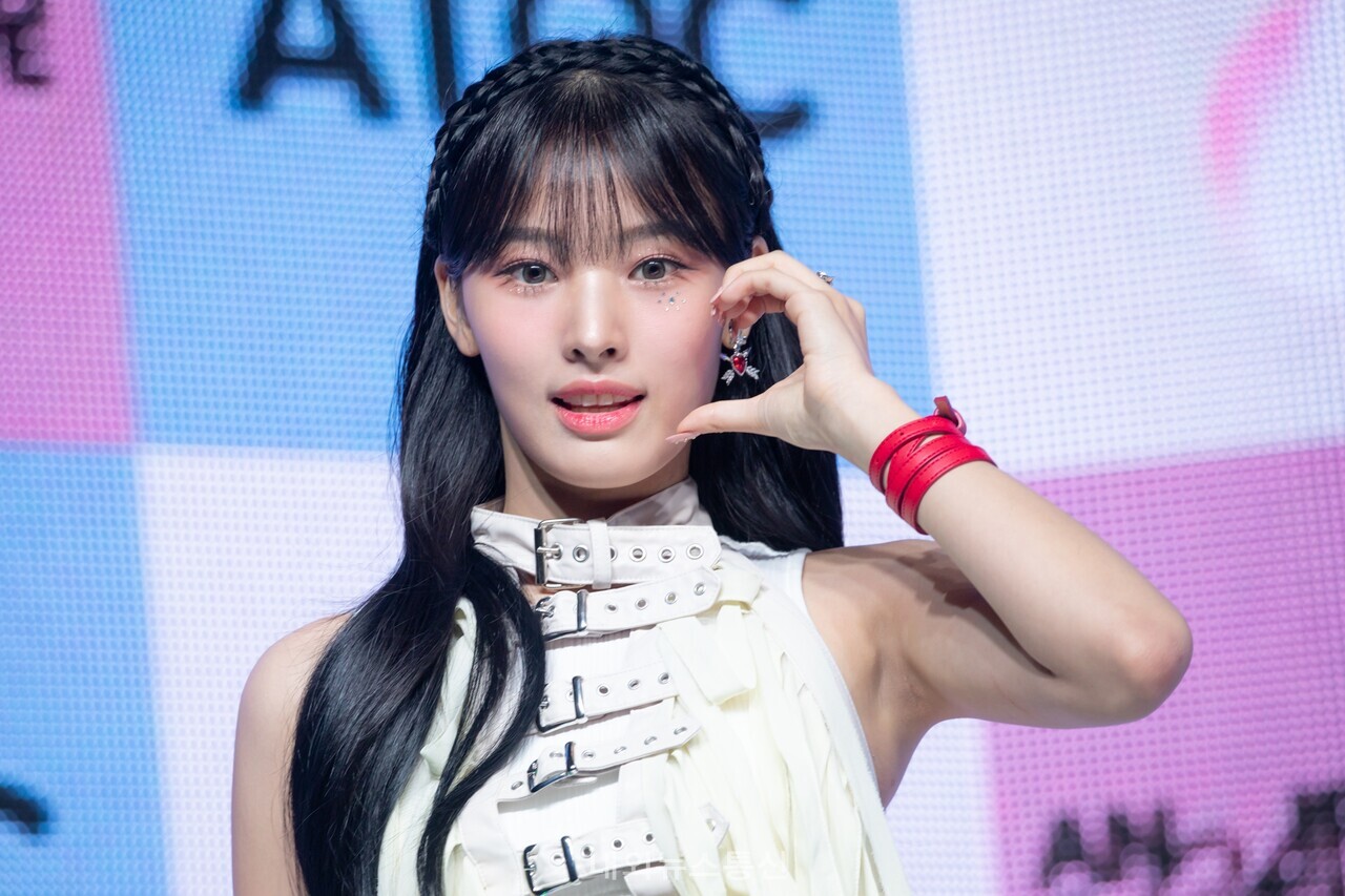 [포토] 지니(JINI) 사랑스럽게 < 연예 < 연예·스포츠 < 기사본문 - 내외뉴스통신 [포토] 지니(JINI) 사랑스럽게