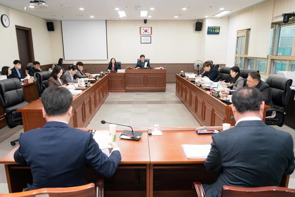 자치행정위원회 행정사무감사 8일차 모습(사진제공=용인시의회)